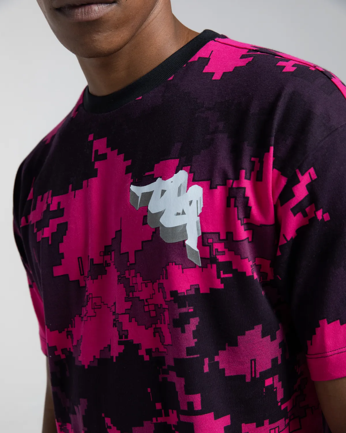 Siyah Authentic Graphik Gabriel Erkek Siyah - Pembe Comfort Tişört